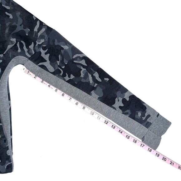 Nike Tech Cropped Carbon Heather Black Camo Crewneck Sweatshirt Size Small - Picture 16 of 16